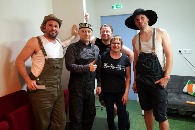 (c) Copyright Rock-Interviews.com